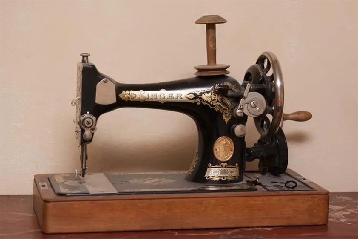 traditinal sewing machine